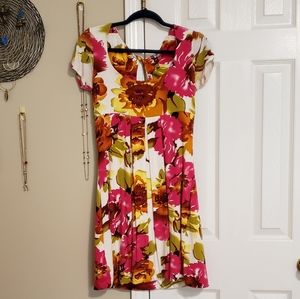Cache size 4 pink floral dress